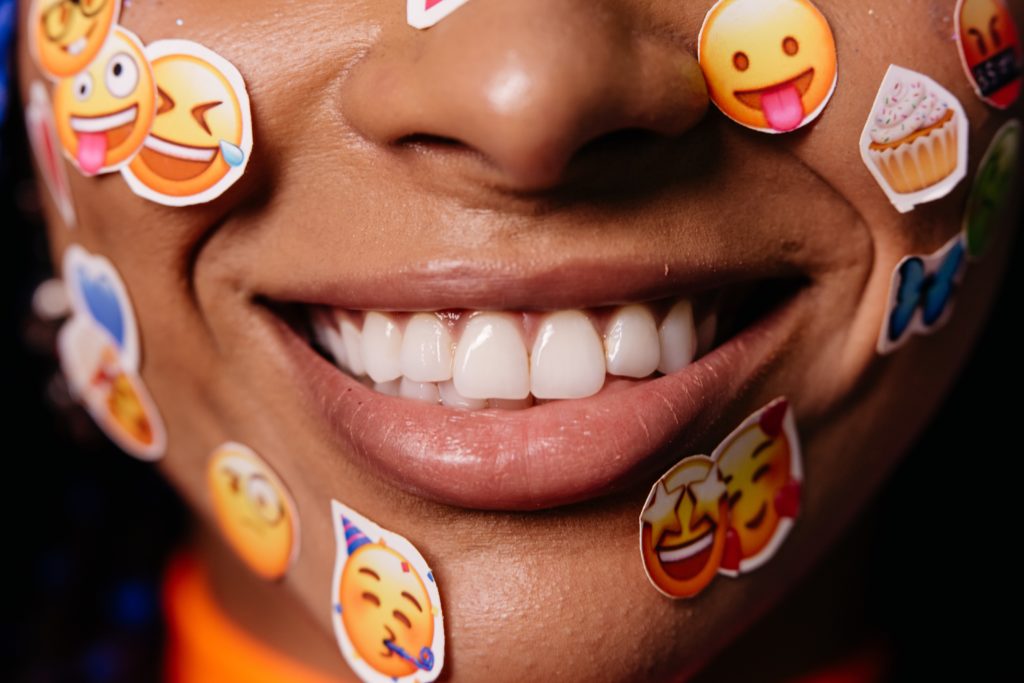 utiliser les emoji communication